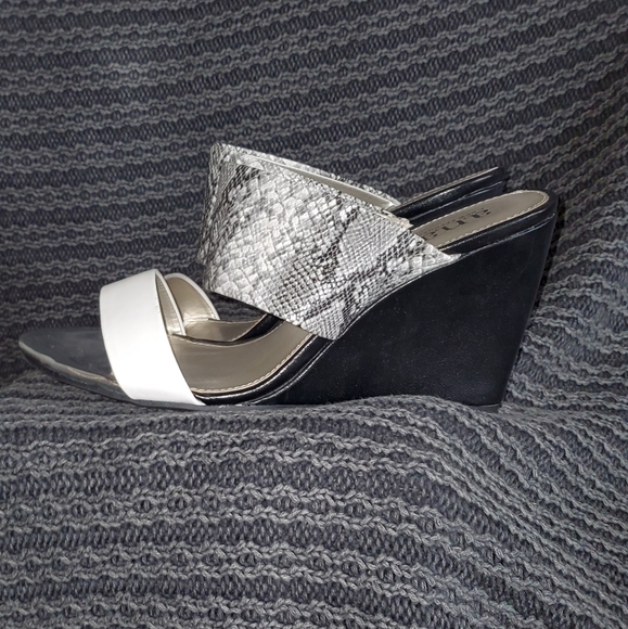 Wedge Heels - size 9.5 - Picture 4 of 7